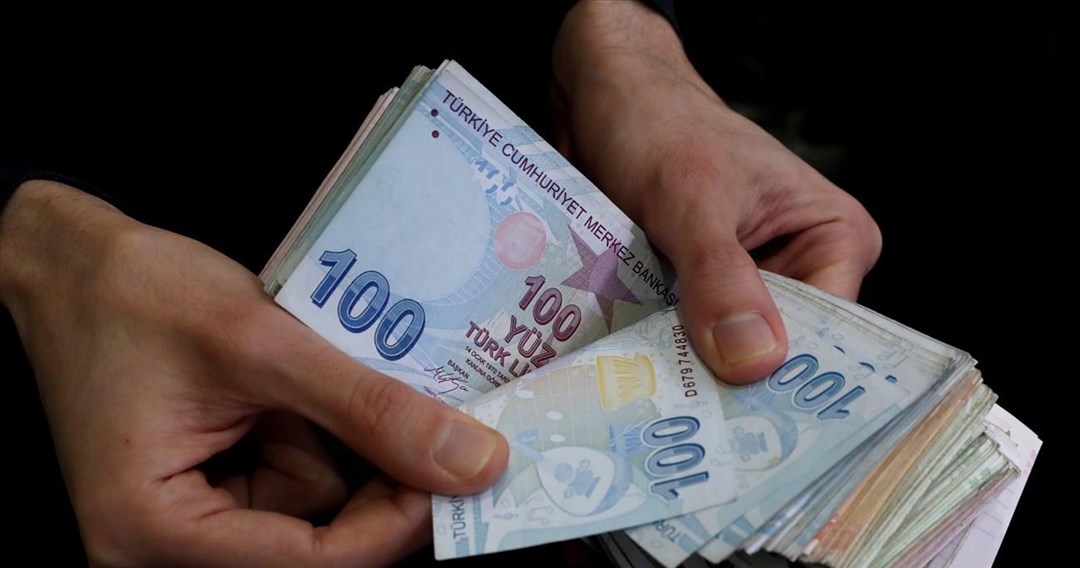 Οι Τούρκοι κάνουν ό,τι μπορούν να σώσουν τα χρήματα που τους απομένουν